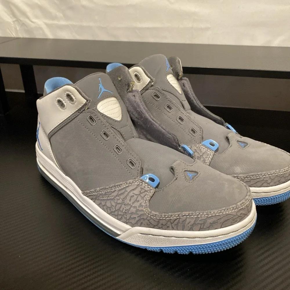 Size 9.5 - Jordan As You Go Cool Grey‎ University Blue